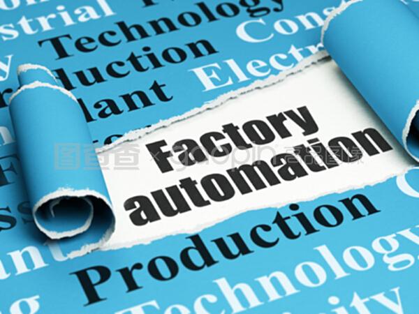 破紙下的工業韻律 工廠自動化設備的黑色敘述